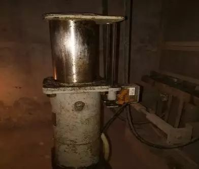 电梯底抗缓冲器设备