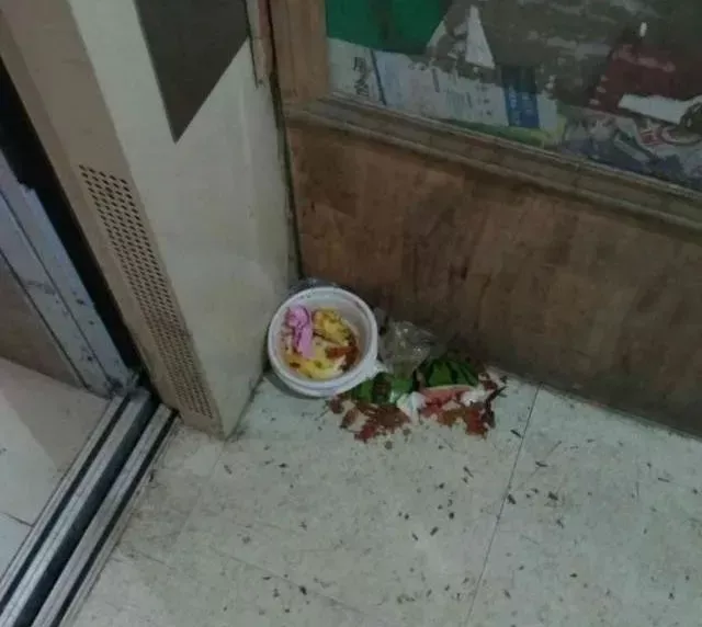 电梯卫生